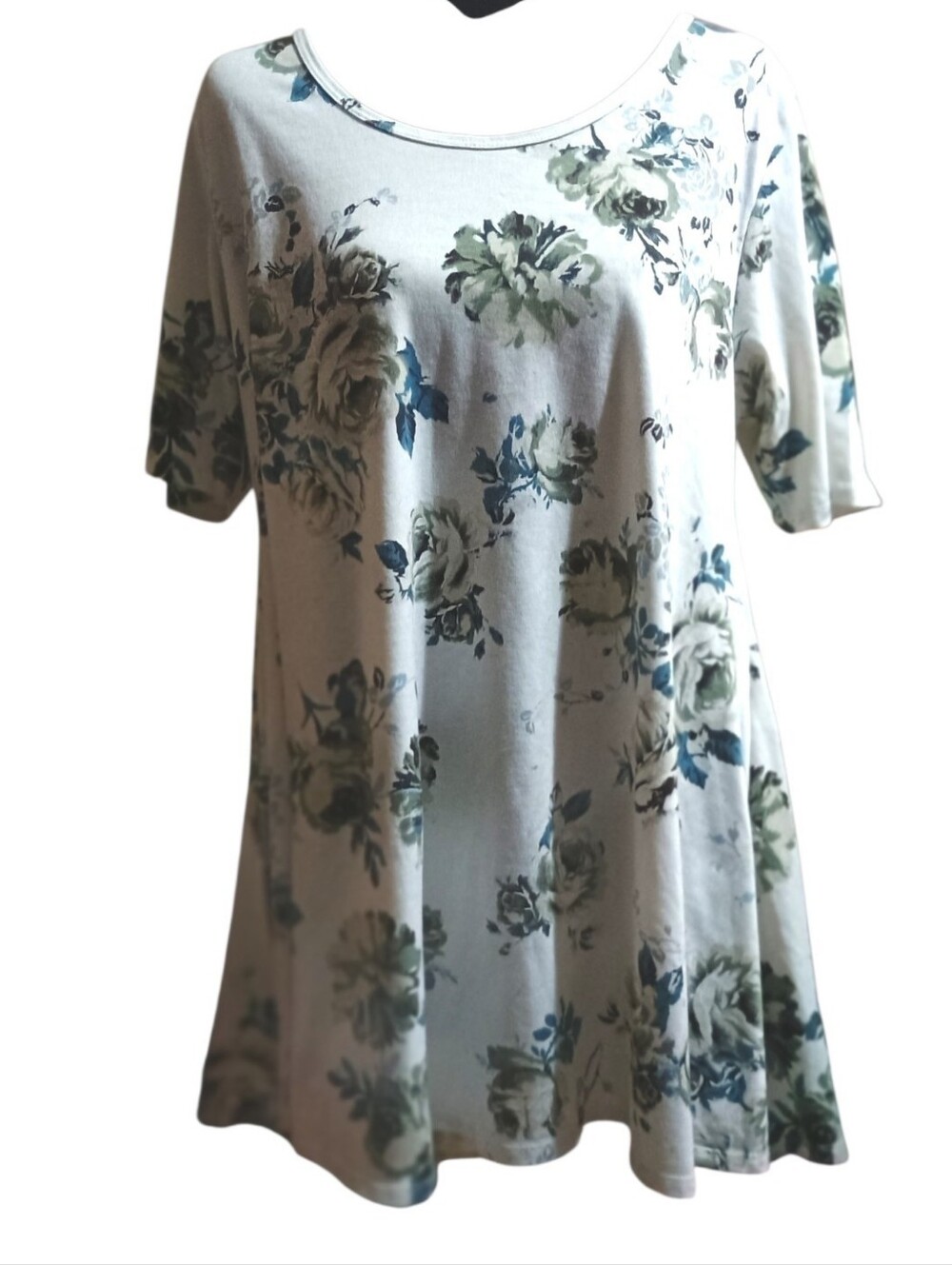 Perfect Tee Swing Top with Splits On Sides Round Neckline Short Sleeves Sz M